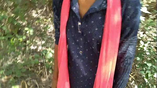 Desi cewek di luar, ngewe sama pacar, doggy style keras bikin makin liar