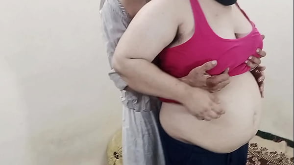 Ngentot kasar dan liarnya memek bini muslimah cerai, montok berbulu lebat, anal keras gaya India.