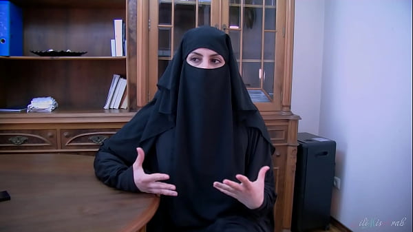Kesepakatan Abad Ini ditutup dengan ciuman basah dari pelacur berhijab Arab – Lilimissarab
