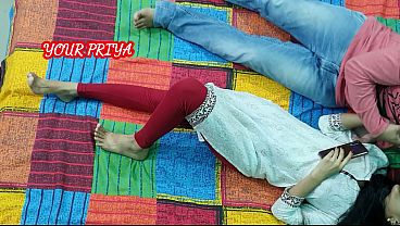 Ngencengin! Adik tiri hot pertama kali ngewe sama kakak tiri, gaya amatir, pake audio Hindi