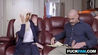 HIJABI cewek seksi kena terapi kontol telanjang sama Maya Farrell, Charles Dera