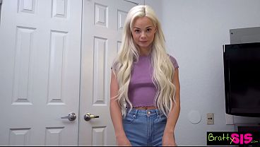 Blonde nakal Elsa Jean: “Serahkan Duitmu, Aku Hisap Kontolmu Sampai Kering”