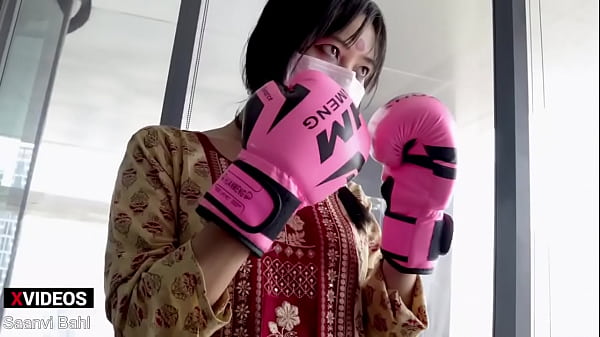 Gadis Petarung UFC Desi, Pukulannya Bikin Mampus Kayak Bintang Porno
