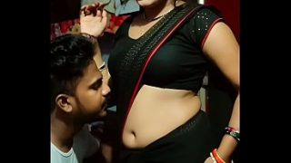 Desi Bhabhi saree navel romansa bikin makin greget