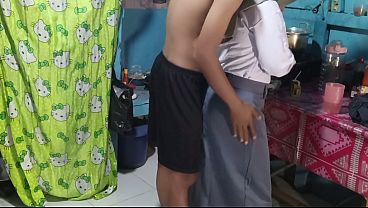 Ngentot adik ipar di dapur, makin greget pas dia siap-siap berangkat sekolah