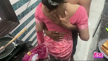 Desi Bhabhi Daba Ke Chudai Jab Dhabbe Wali Sadi Mein Kitchen Mein Aag Lag Rahi Thi.